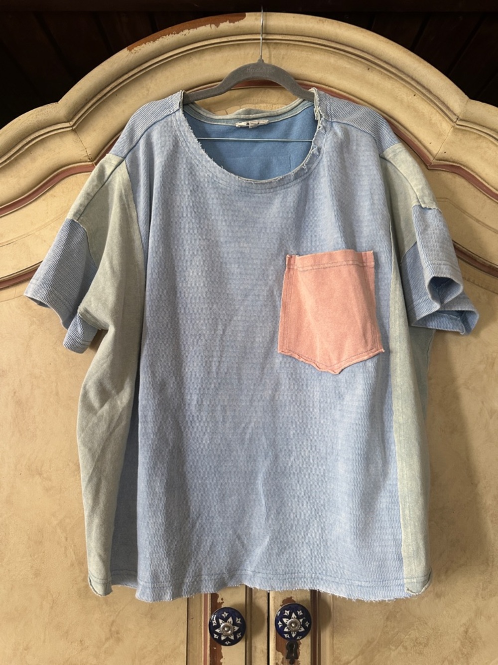 Bluevelvet Patchwork Light Blue Short-Sleeve Tee with Raw Hem Peace sign szSmall